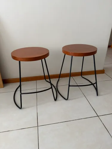 Banquetas em Madeira