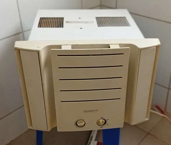 Ar condicionado janela 7500 btus 220 v