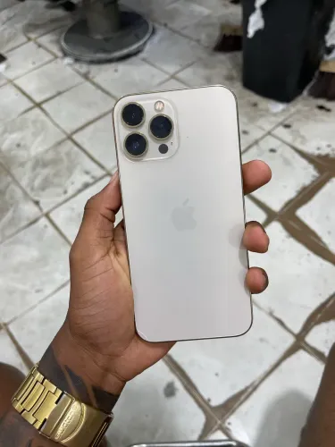 IPhone 13 pro Max 256 gigas Dourado