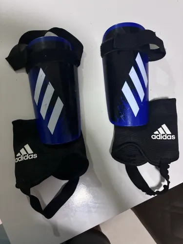 Vendo Caneleira Adidas !