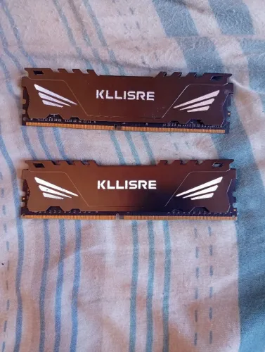 Duas memórias DDr4 kllisre leia a descrição