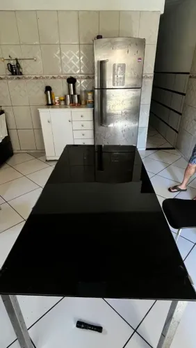 Vendo um vidro de mesa películado 1,60 por 75,5