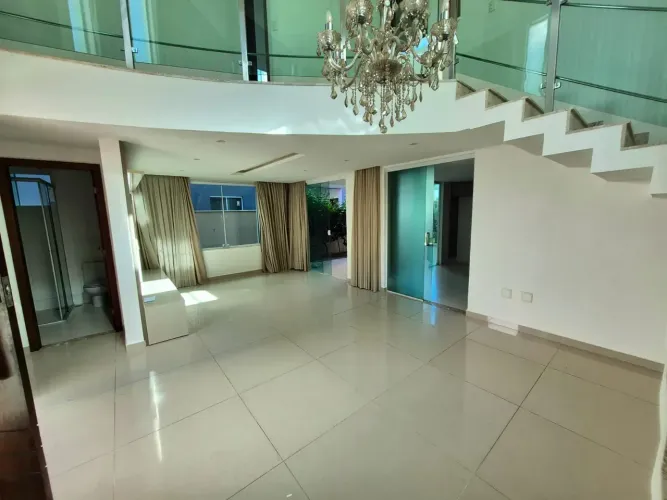 Ótima casa duplex com 220m², 4 quartos sendo 3 suítes, closet e varanda gourmet em Nova Pa