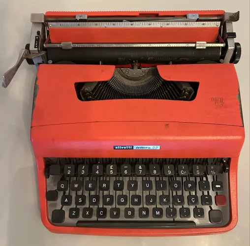 Máquina de escrever Olivetti Lettera 32