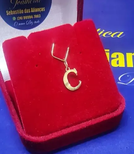 Pingente Letra Ouro 18 Kilates Peso 0.10 Grama 10 mm Temos todas Letras