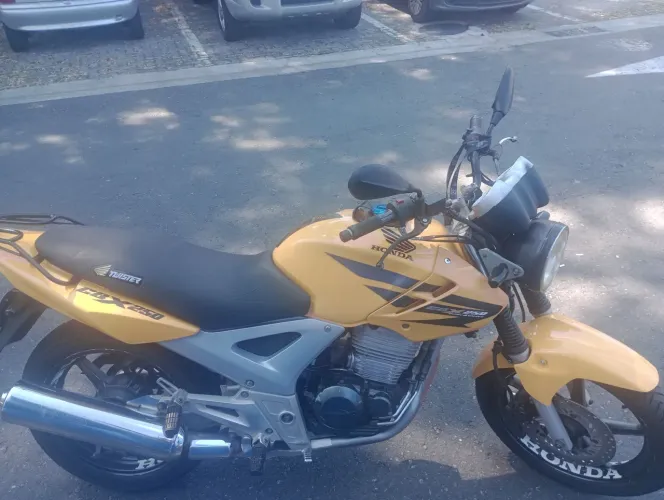 (Troco CBX Twister por carro) Celta, Corsa, Palio, Fiat, Peugeot, Renault..... 