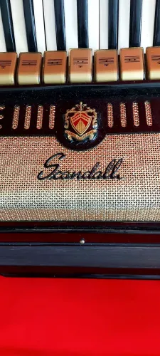 Gaita acordeon Scandalli 120, na cor preta.