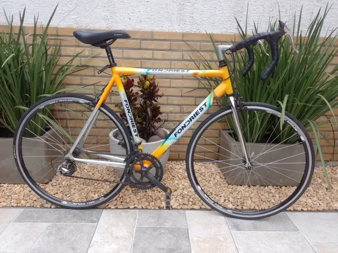 Vendo bicicleta de corrida FONDRIEST toda revisada,toda com rolamento novos SHIMANO