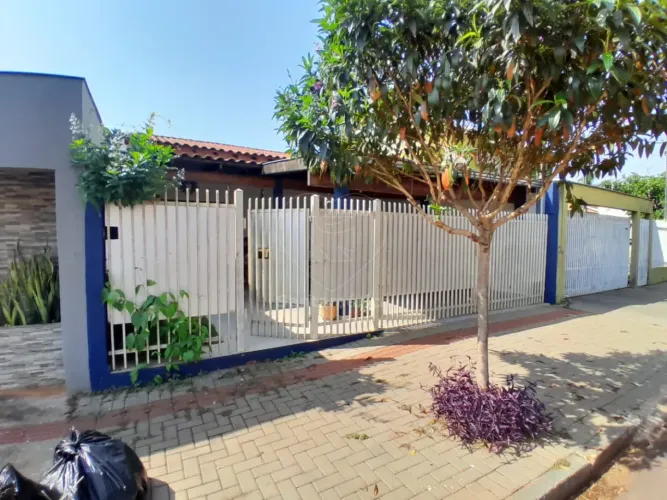 Casa à Venda com 3 Quartos e Edícula na Zona Leste de Londrina