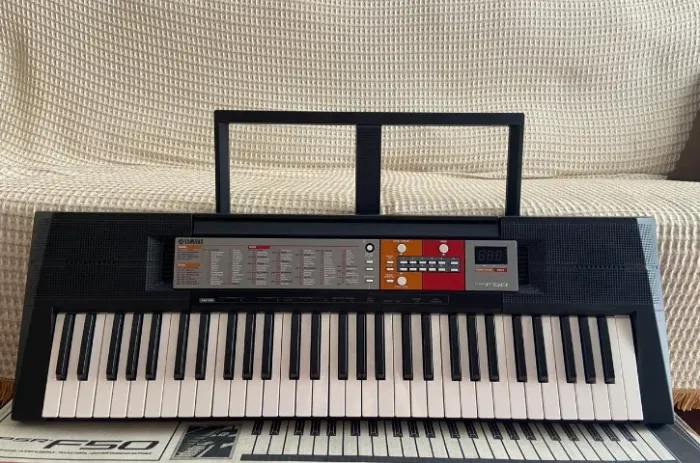 Teclado Yamaha Psr - F50