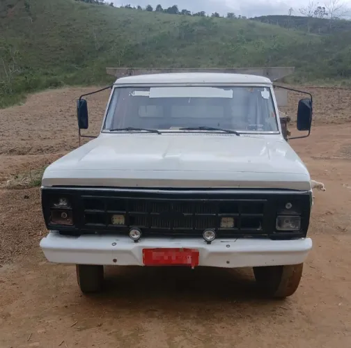 VENDE-SE FORD F-4000 - 1983.