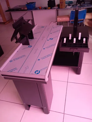 CAIXA DE MERCADO CHECK OUT PRETO SO NOVO  EM L1.30X90CM R$ 2.500,00ZAP *