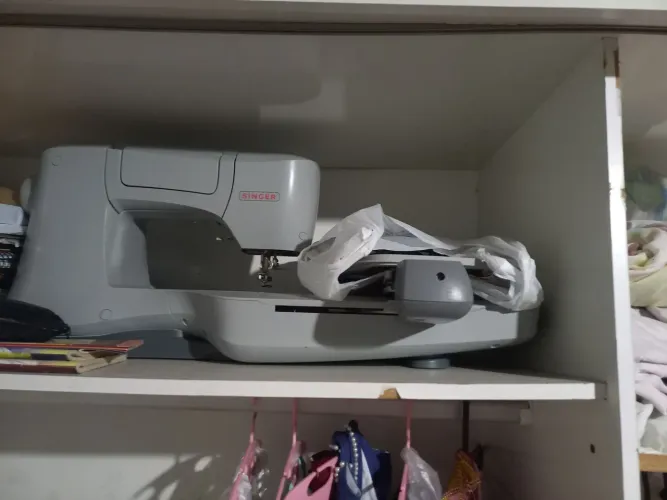 Vendo maquina de bordar singer nova nunca foi usada 