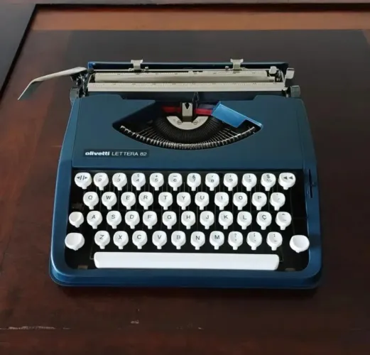 Máquina de escrever Olivetti Lettera 82