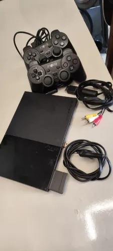 Play 2 todo bom pegando CD e pen-drives