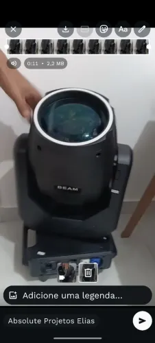 equipamento é um Moving Head (cabeça móvel)