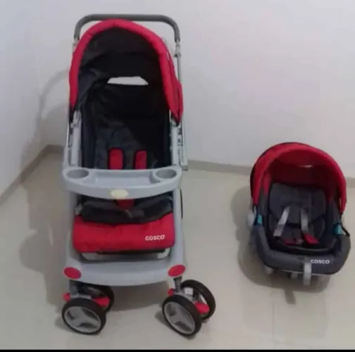 Carrinho de bebê Cisco Reverse Travel com bebê conforto