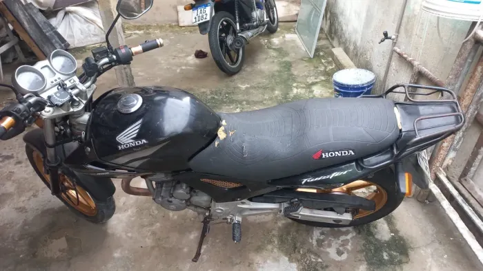 Vendo moto Cbx 250 twister