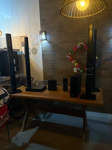 Home Theater LG 5.1 com Blu-ray e torres