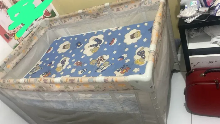 Berço portátil com colchão