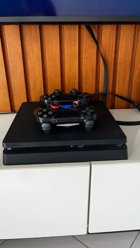 PS4 com vários jogos