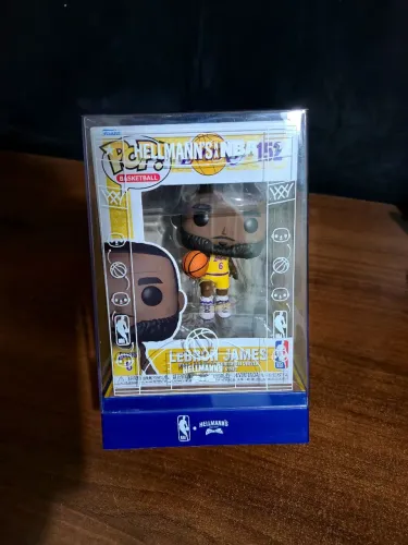 Funko Pop LeBron James + Display