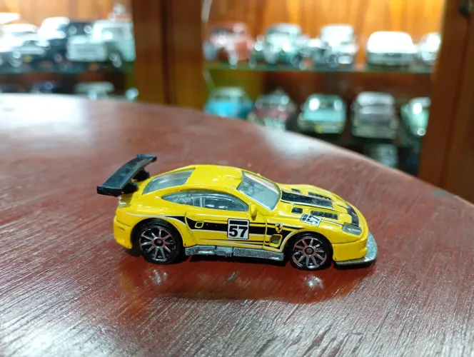 Ferrari 575 GTC  Hotwheels 1/64