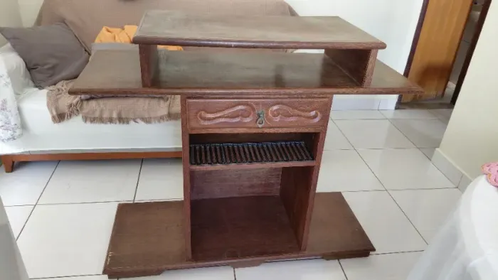 Rack pra Tv em Madeira- usado (em bom estado)