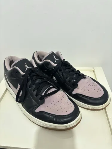 Air Jordan 1 Low SE Black Iced Lilac