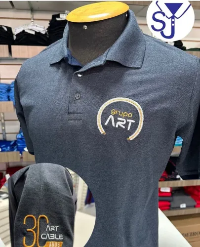 Uniformes profissionais em geral. 