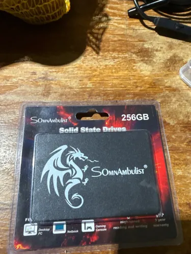 SSD SATA III 2.5" de 256GB da marca Somnambulist (linha Dragon).