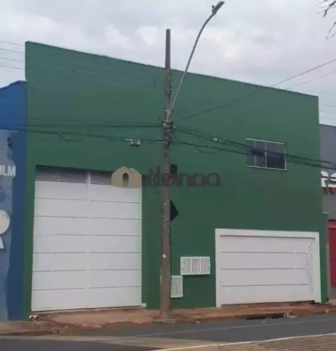 Galpão Comercial/Industrial à Venda no Bairro Bom Retiro, em Uberaba/MG