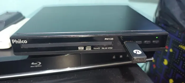 APARELHO DE DVD PHILCO COM CONTROLE REMOTO.