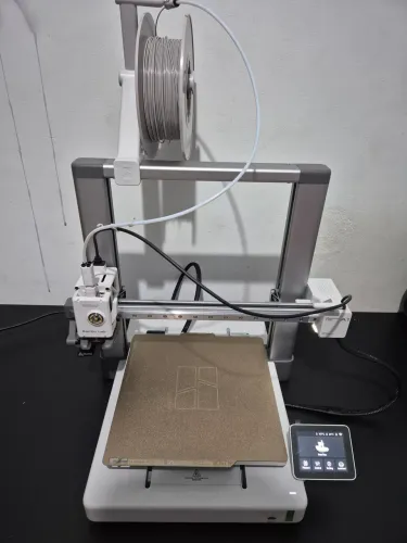 Impressora 3D Bambu Lab A1 - Pouco Uso - 298 Horas de Impressão - Comprada em Fevereiro