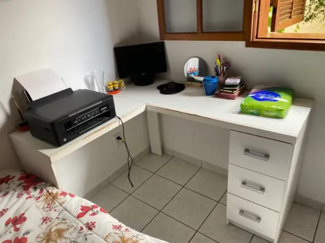 Mesa de escritório em L