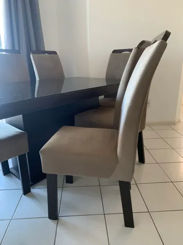 Mesa com 6 cadeiras