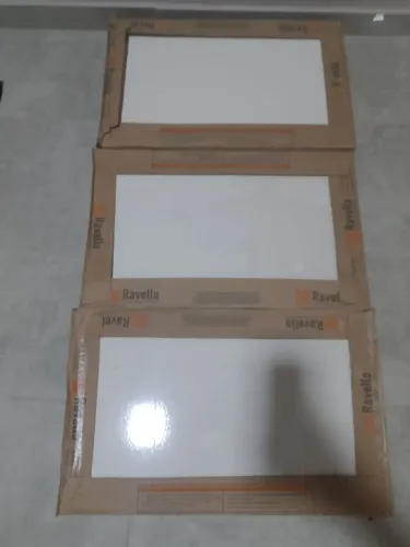 Vende-se 3 caixas de Revestimento Natura Bege