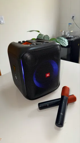 JBL PartyBox + 2 Microfones JBL ?