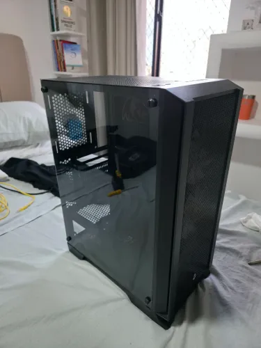 Gabinete Mancer Narok RGB, Mid-Tower, Preto com 3 Fans RGB Inclusas.