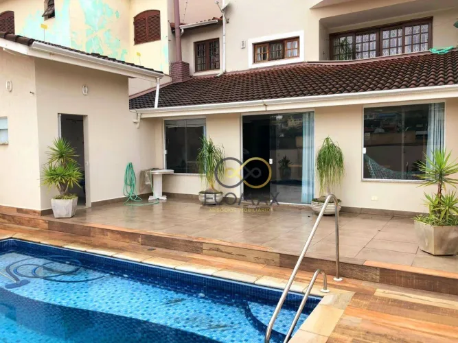 Casa com Piscina, 4 dormitórios, 5 vagas à venda, 430 m² por R$ 1.950.000 - Vila Galvão -