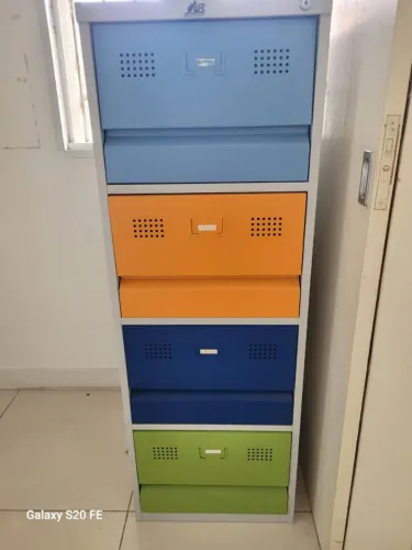 Gaveteiro tipo fichário em metal. Novo, design moderno.