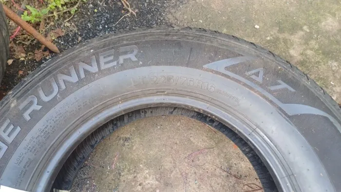 Pneu 225/75/16