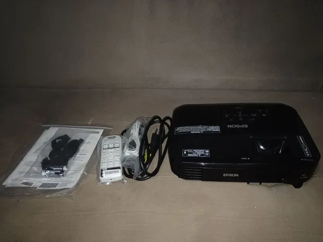 Projetor Epson Powerlite S12+ H430a 110v/220v.