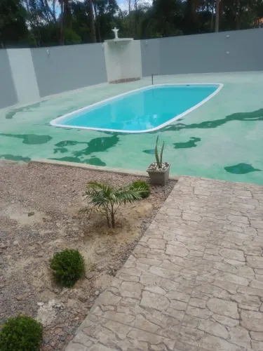 Aluga-se chácara com piscina q3q