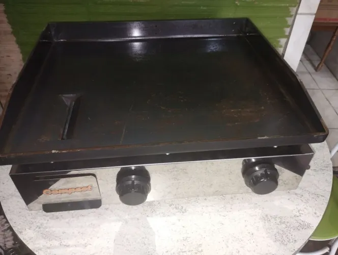 Vende-se chapa para lanches Semi Nova 50cm de Comprimento e 60cm de largura. 