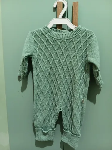 Kit bebê menino: 03 macacões, 02 sapatinhos e 01 touca