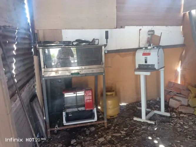 Maquinário de Pizzaria( Forno, Amassadeira e divisor de massas)