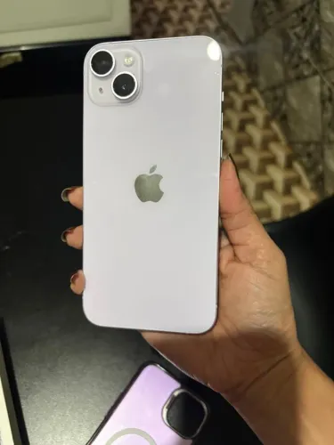 iPhone 14 plus 128GB com 16 capinhas e três películas novas.