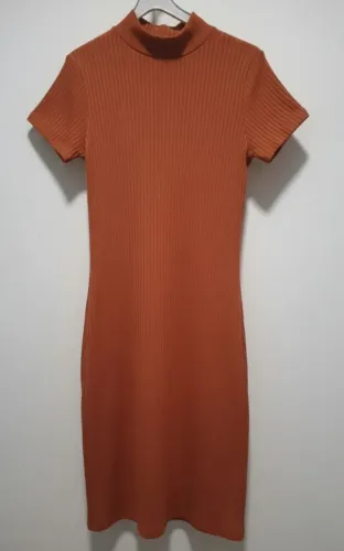 Vestido Gola Alta Curto