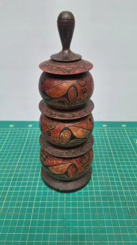 Antigo Porta temperos em madeira pintado à mão